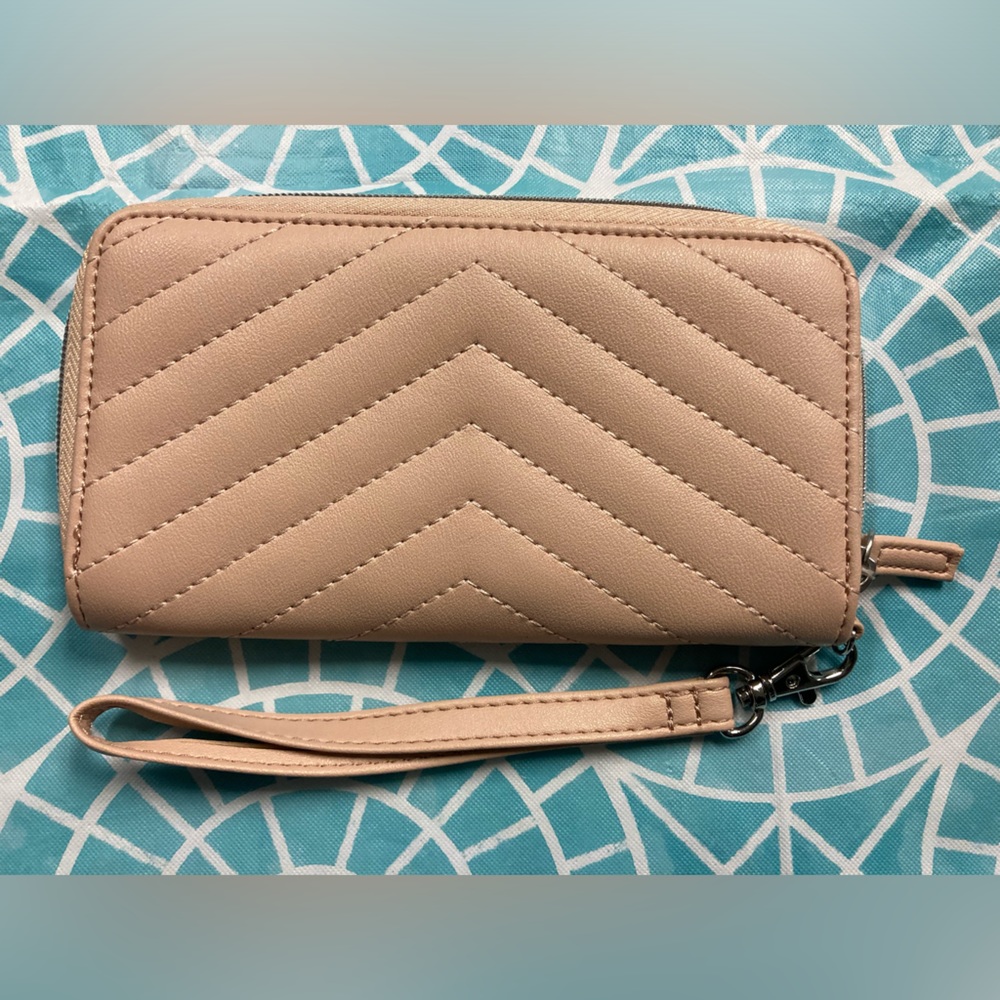 💛TODAY***$10***NWOT Stella and Max nude/blush colored wallet.